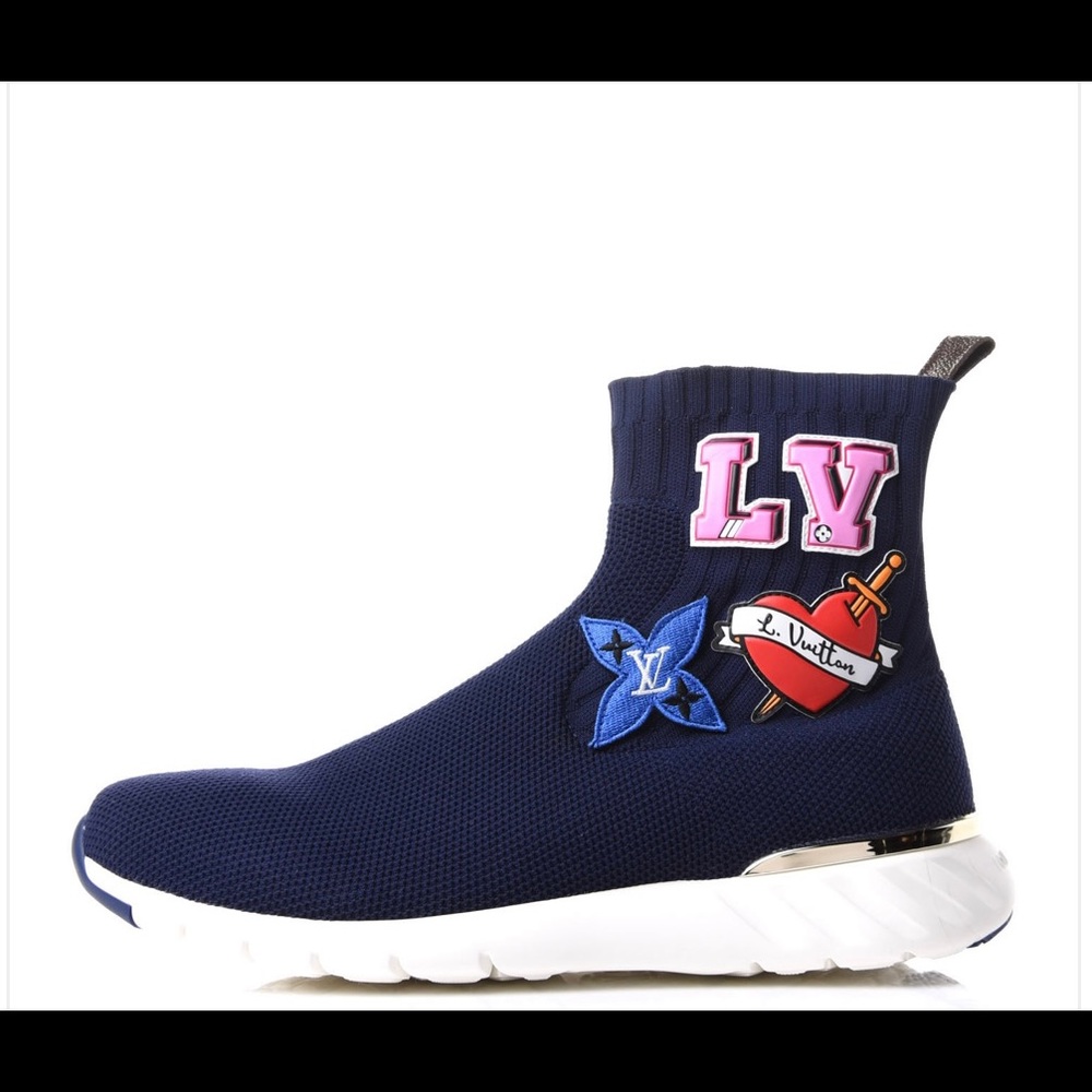 Authentic LOUIS VUITTON
Stretch Fabric LV Black Heart Sock Sneaker 40
